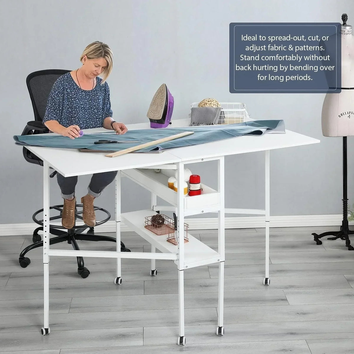 Höhenverstellbarer Basteltisch mit Ablagefächern, mobiler, klappbarer Zuschneidetisch für Homeoffice, Näh- oder Bastelzimmer