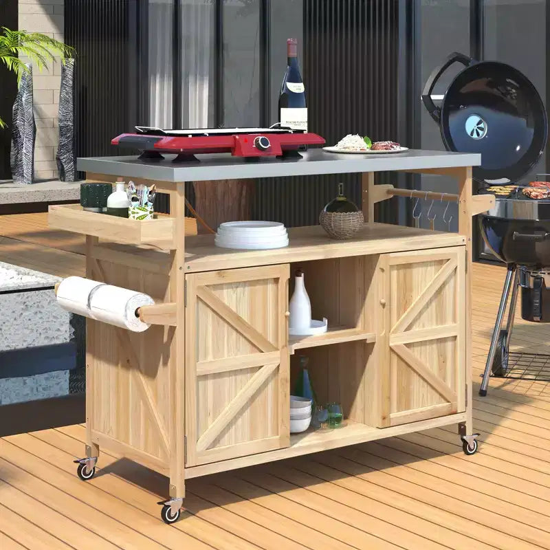 Îlot de cuisine extérieur Okak avec plateau en acier inoxydable, desserte de cuisine en bois avec portes, étagères et porte-épices, îlot de cuisine à roulettes