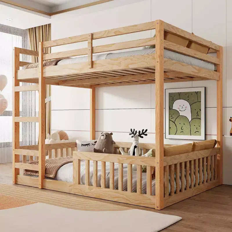Etagenbett aus Holz, Doppelbett über Doppelbett, mit Leiter und Schutzgittern, niedriges Etagenbett in voller Größe mit Lattenrost