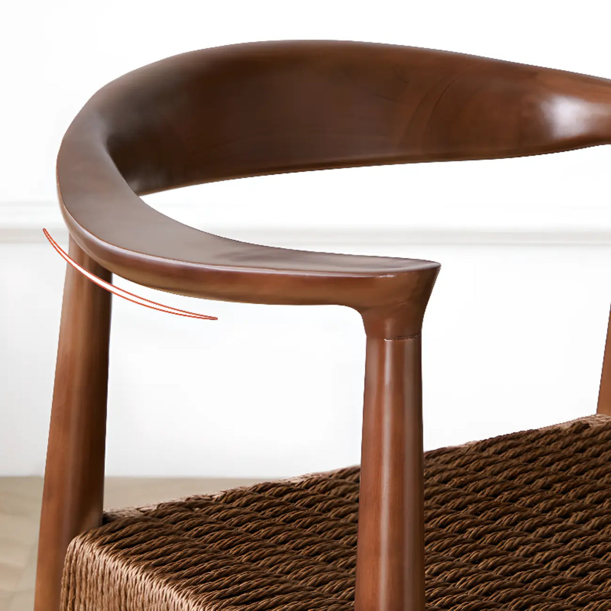 Chaise de salle à manger scandinave avec structure en bois courbé, assise tressée et accoudoirs