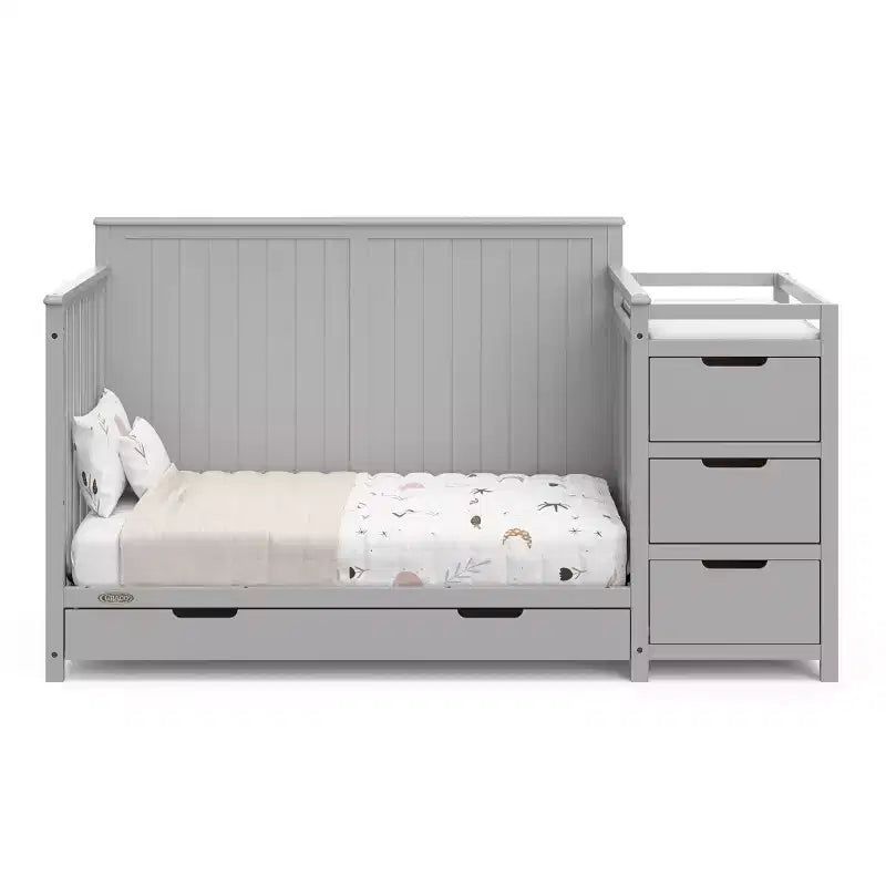 5-in-1-Umbaubett für Babys mit Wickelaufsatz und Schublade