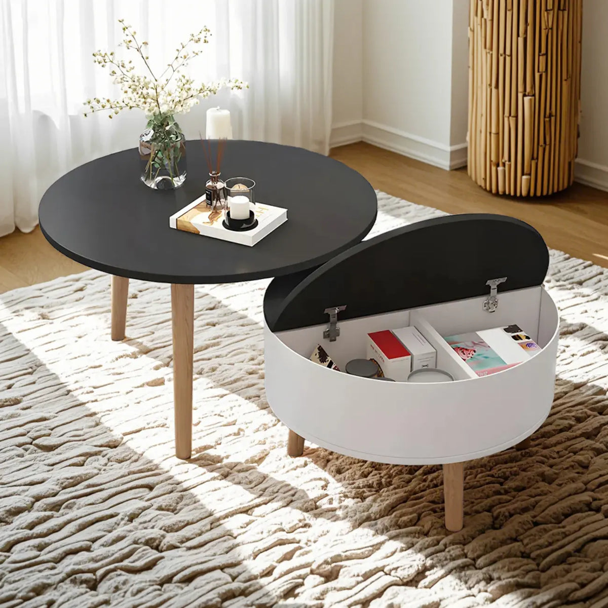 Moderne ronde houten salontafel in zwart en wit met opbergruimte