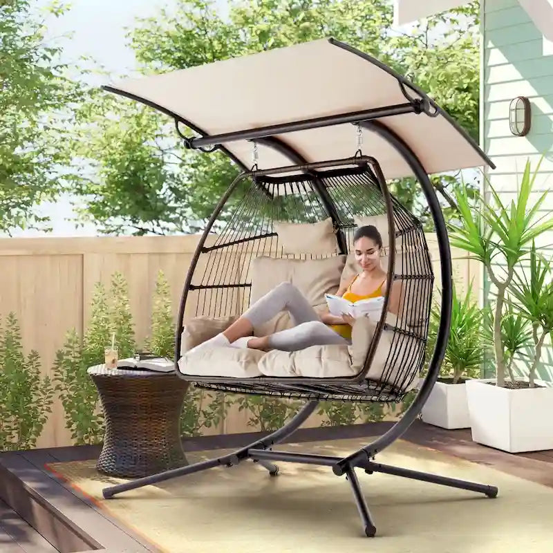 Outdoor-Schaukelsofa für zwei mit Gestell, faltbarer Hängesessel, Hängemattenkissen und Sonnendach, doppelter Eiersessel – Beige