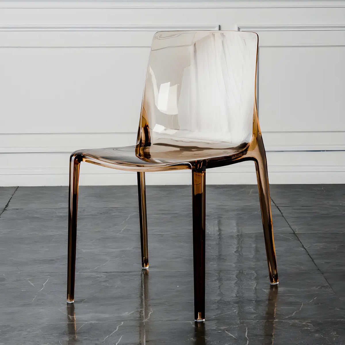 Chaise de salle à manger sans accoudoirs à dossier bas en acrylique ambré