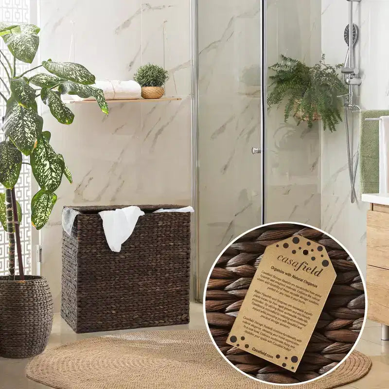 Casafield Wäschekorb mit Deckel und herausnehmbaren Futterbeuteln mit 2 Fächern, geflochtener Wäschekorb aus Wasserhyazinthe zum Sortieren von Kleidung