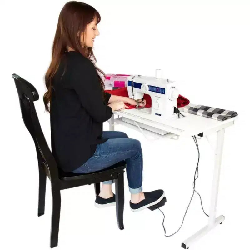SewingRite SewStation 101 tragbarer, zusammenklappbarer Nähtisch mit Stahlbeinen, Weiß – ideal für Zuhause, Büro und Gewerbe