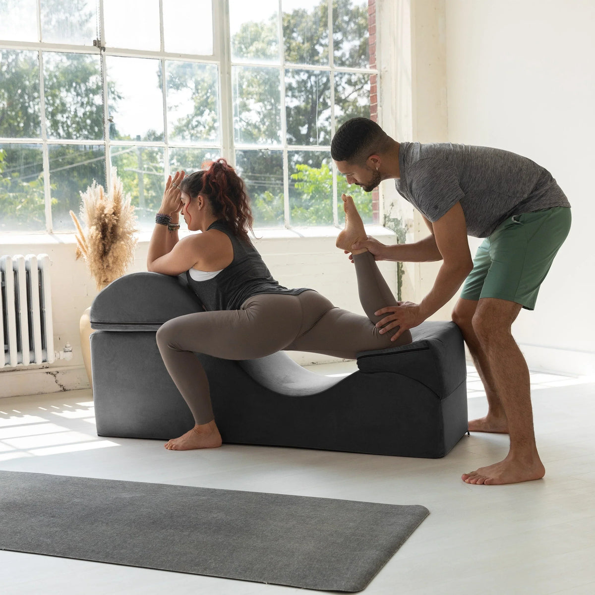Avana Kami converteerbare chaise longue / yoga en massage - 2-in-1 hocker met verborgen uitklapbare yogastoel, microvelours - N/A