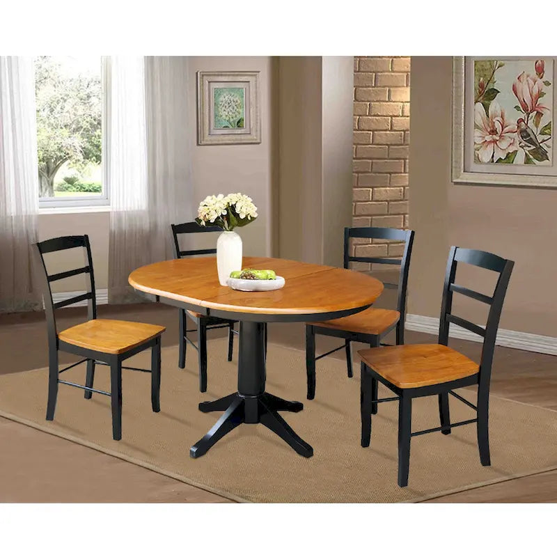 36 colos, kerek, bővíthető étkezőasztal 4 Madrid székkel