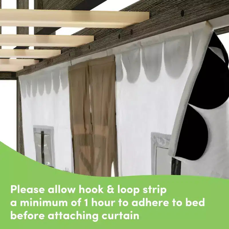 Lit superposé bas une place sur une autre avec toboggan facile à utiliser et rideau de ferme noir et blanc