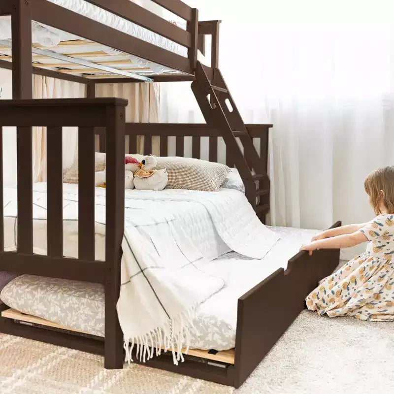 Max & Lily stapelbed van massief hout, eenpersoonsbed boven een twijfelaar met uitschuifbaar opbergladebed en ladder voor kinderen