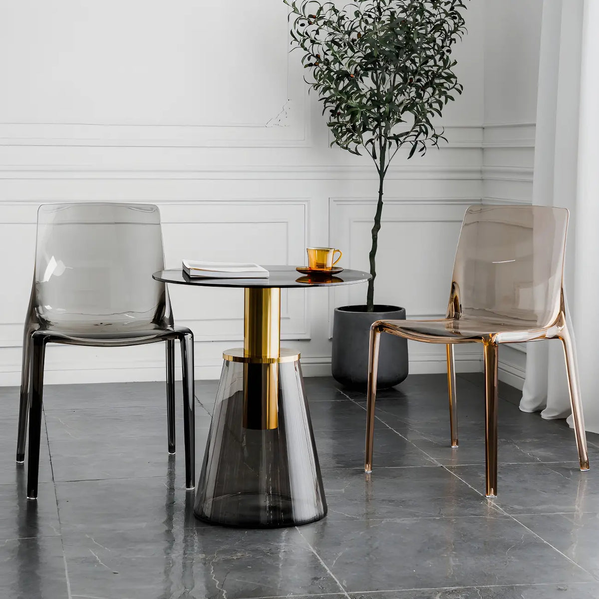 Chaise de salle à manger sans accoudoirs à dossier bas en acrylique ambré