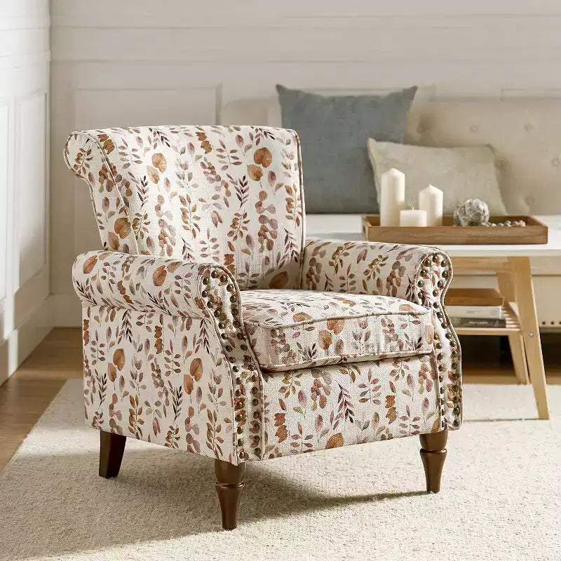 Sillón floral tradicional Araceli con estructura de madera, tapizado, respaldo alto con alas y acabado de tachuelas| ART OF LIVING DESIGNS