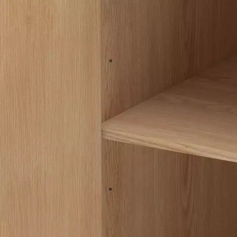 70,87 hoge ruime kledingkast met 8 deuren, kledingroede, verstelbare planken en decoratieve rotandeuren