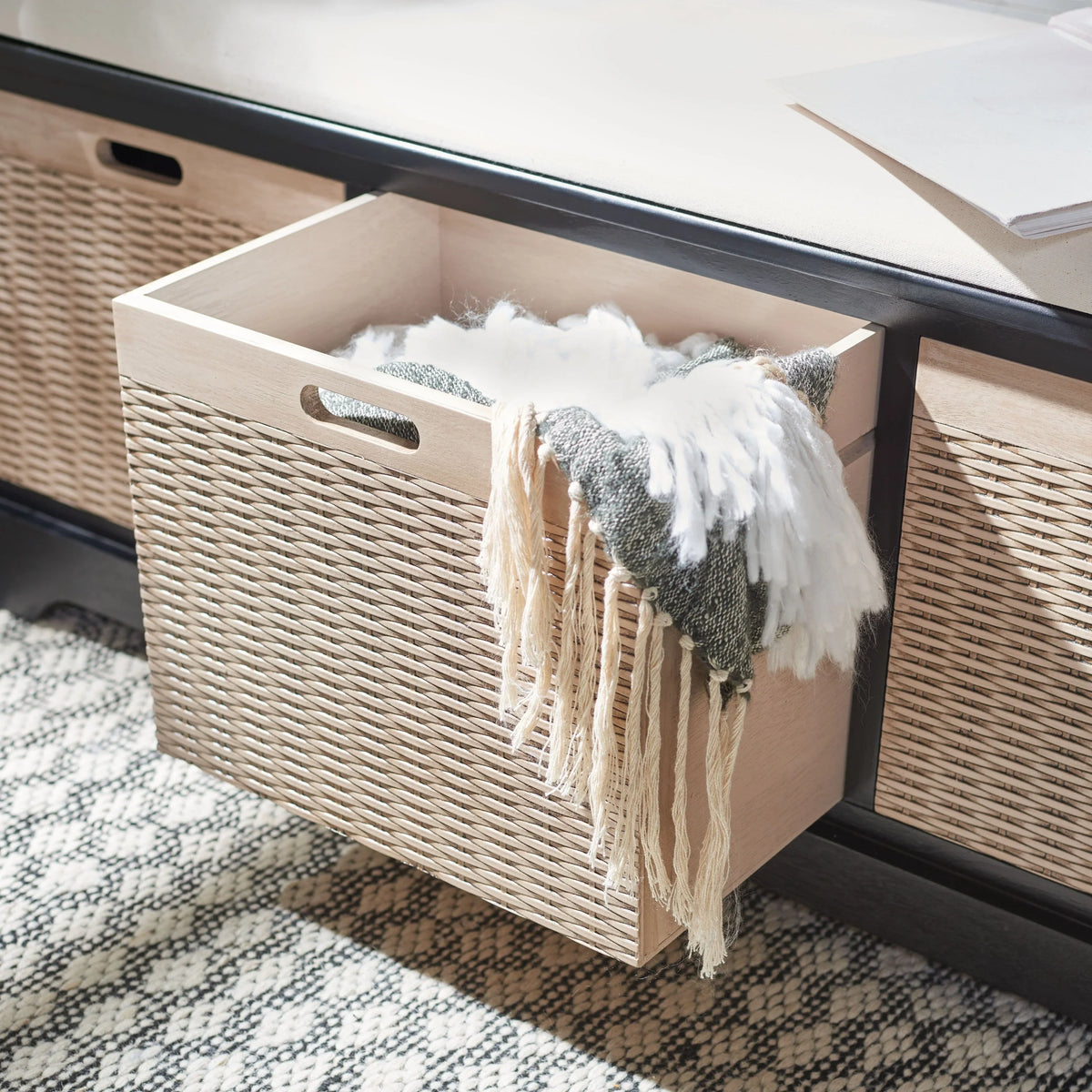SAFAVIEH Fiorello minderli, 3 çekmeceli depolama pufu - 47.3 W x 15 L x 19 H - 47Wx15Dx19H