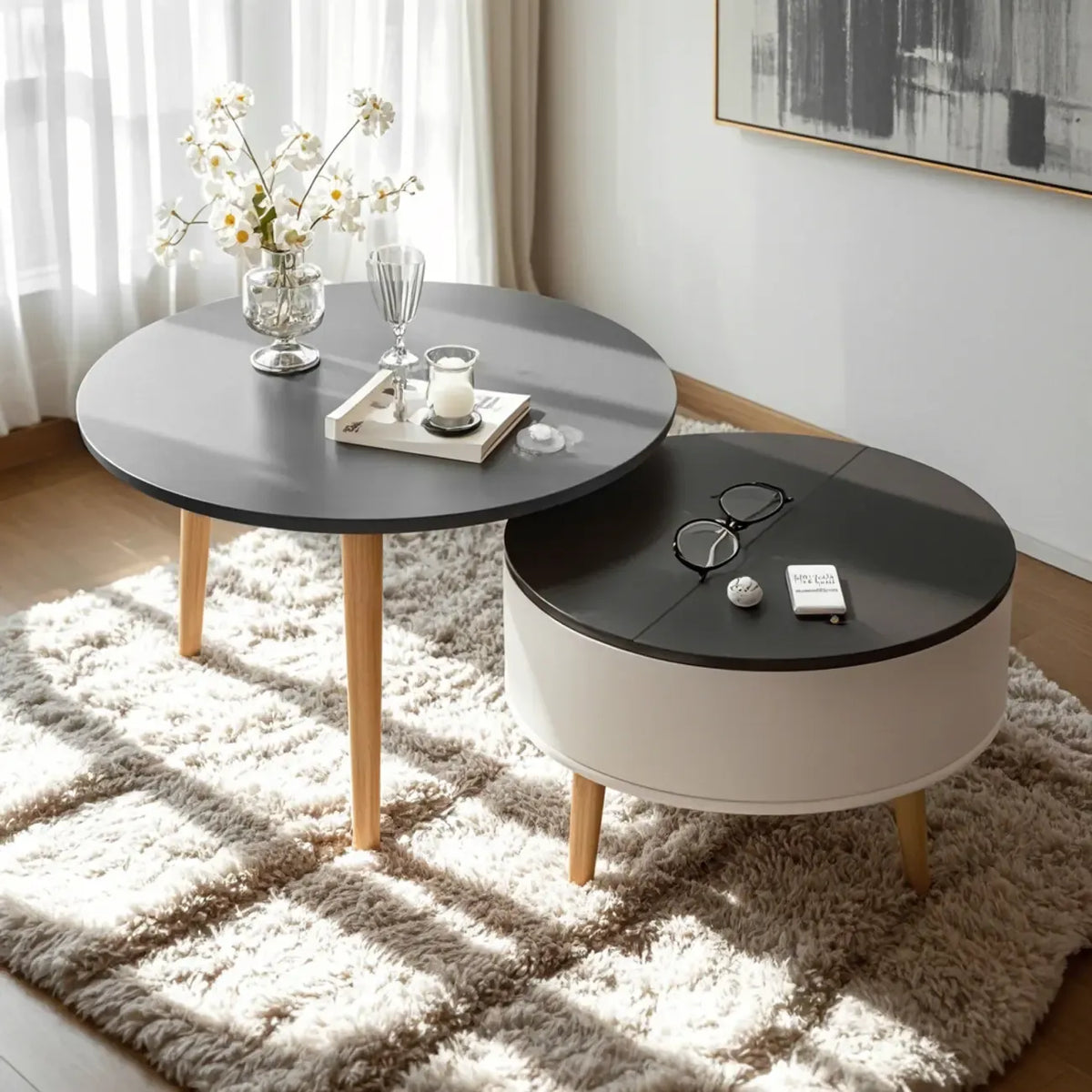 Moderne ronde houten salontafel in zwart en wit met opbergruimte