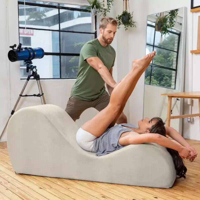 Avana elegáns heverő jógához – az USA-ban készült – kiváló nyújtáshoz, relaxációhoz, testmozgáshoz és még sok máshoz, 60D x 18W x 26H hüvelyk, világosszürke