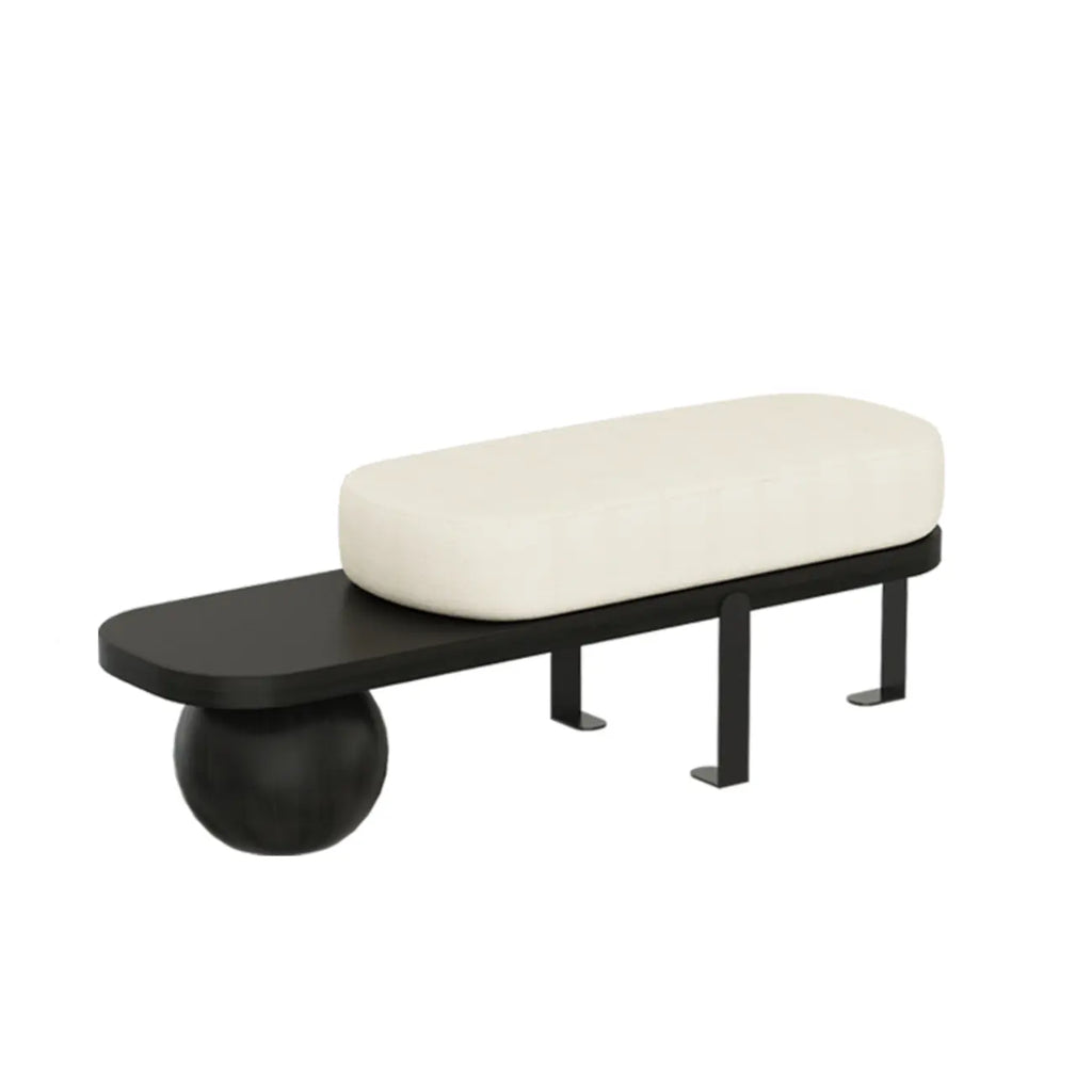 Moderne korte houten bank met beige bekleding