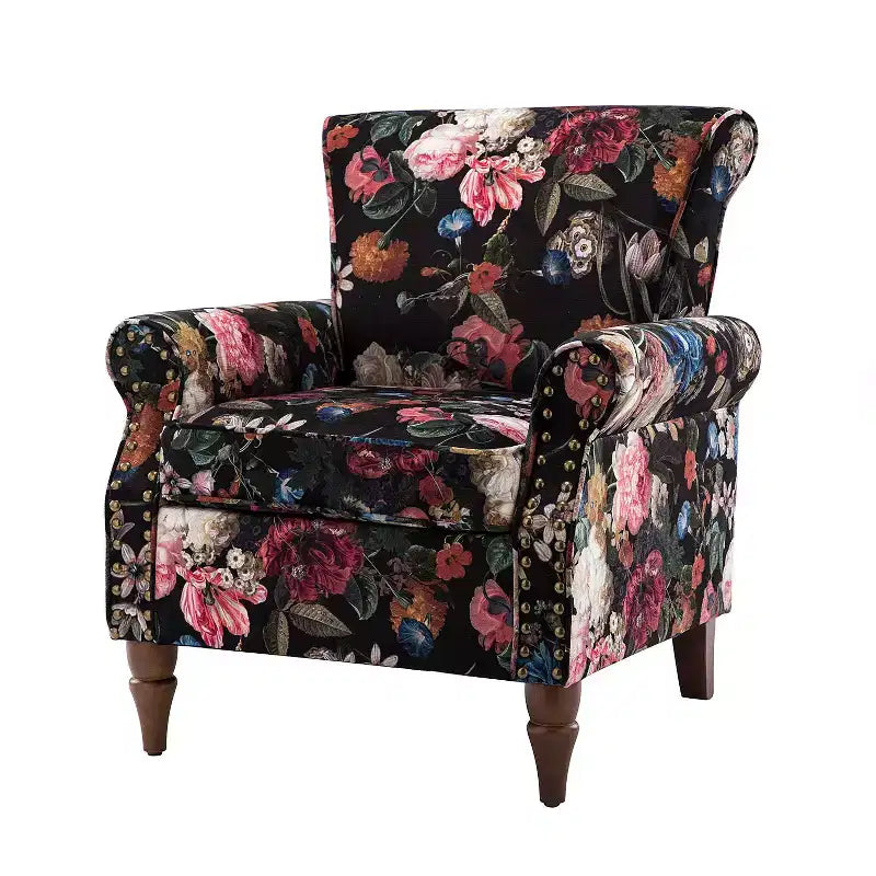 Sillón floral tradicional Araceli con estructura de madera, tapizado, respaldo alto con alas y acabado de tachuelas| ART OF LIVING DESIGNS