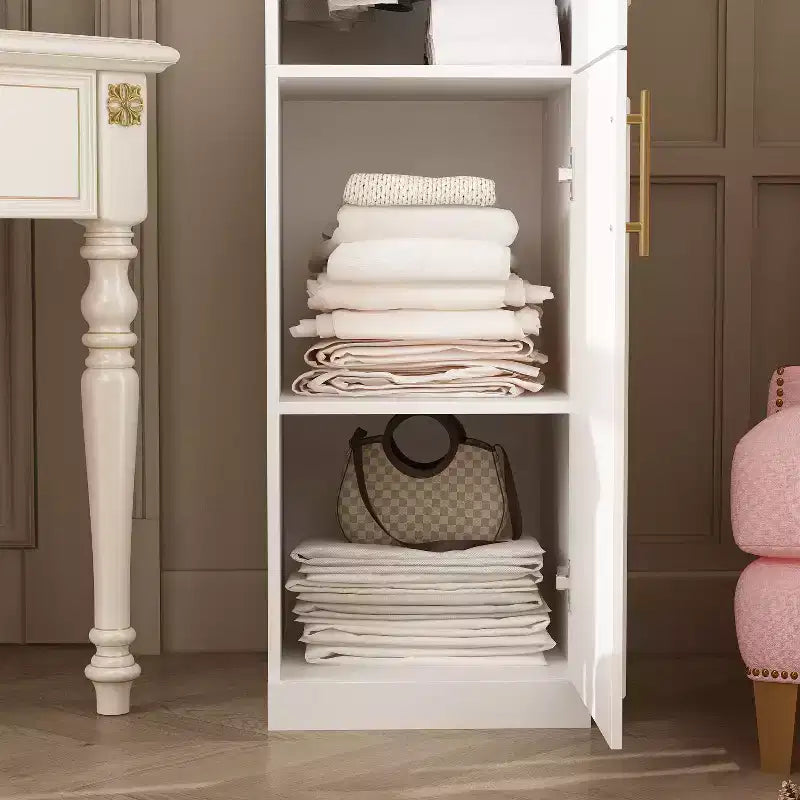 Armoire-penderie modulaire blanche luxueuse Famapy avec ferrures dorées : portes à panneaux et design à portes mixtes  Dressing élégant et personnalisé pour chambres