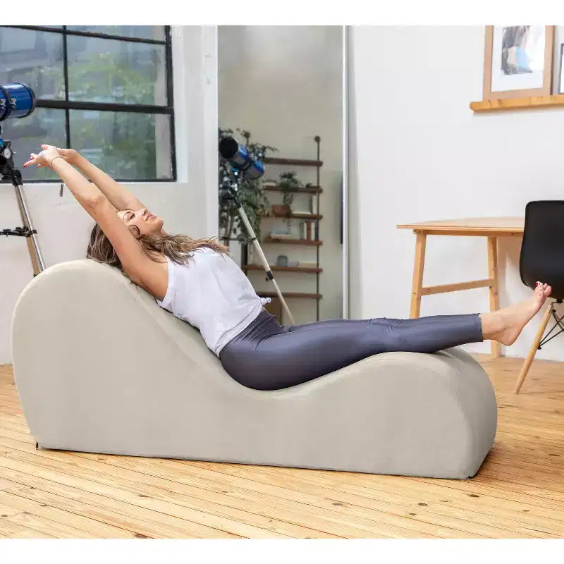 Avana elegáns heverő jógához – az USA-ban készült – kiváló nyújtáshoz, relaxációhoz, testmozgáshoz és még sok máshoz, 60D x 18W x 26H hüvelyk, világosszürke