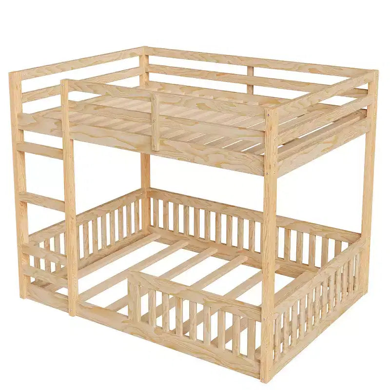 Etagenbett aus Holz, Doppelbett über Doppelbett, mit Leiter und Schutzgittern, niedriges Etagenbett in voller Größe mit Lattenrost