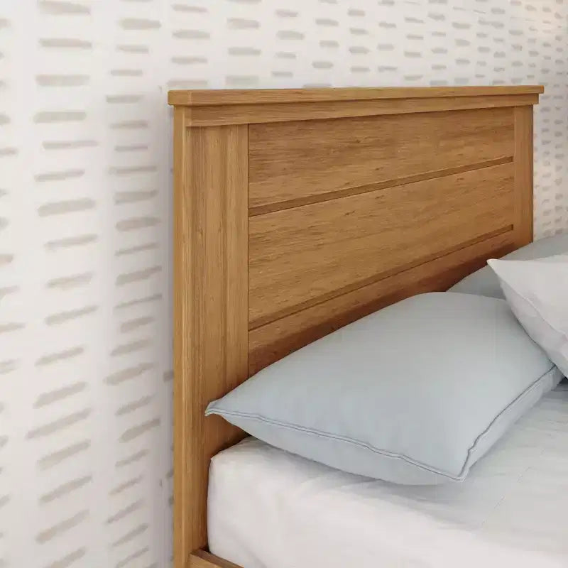 Plank+Beam vidéki stílusú franciaágykeret fejtámlával, tömörfa platformágy