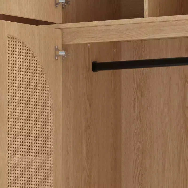 70,87 hoge ruime kledingkast met 8 deuren, kledingroede, verstelbare planken en decoratieve rotandeuren