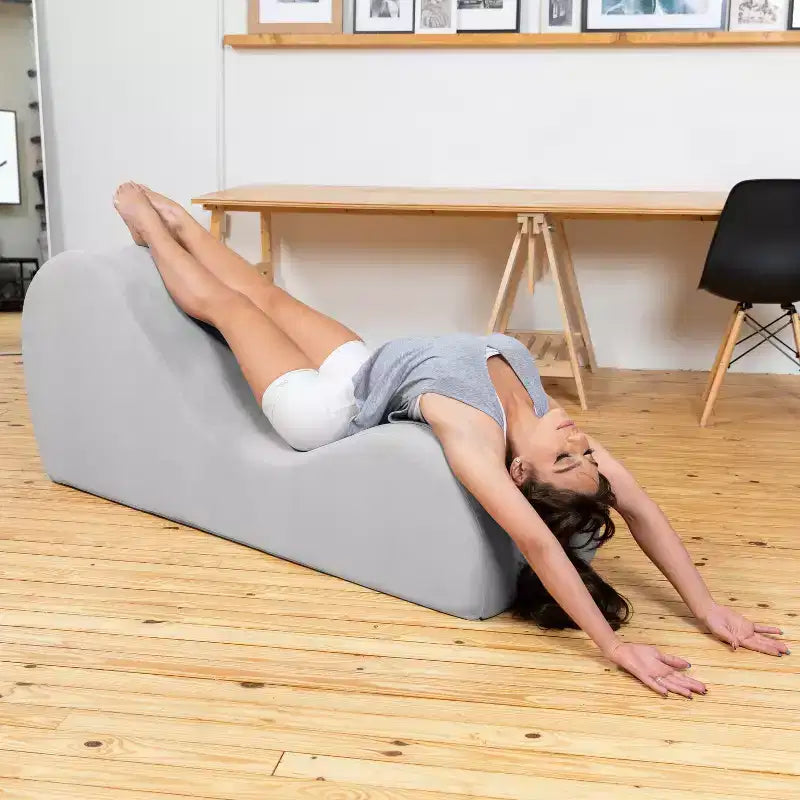 Avana elegáns heverő jógához – az USA-ban készült – kiváló nyújtáshoz, relaxációhoz, testmozgáshoz és még sok máshoz, 60D x 18W x 26H hüvelyk, világosszürke