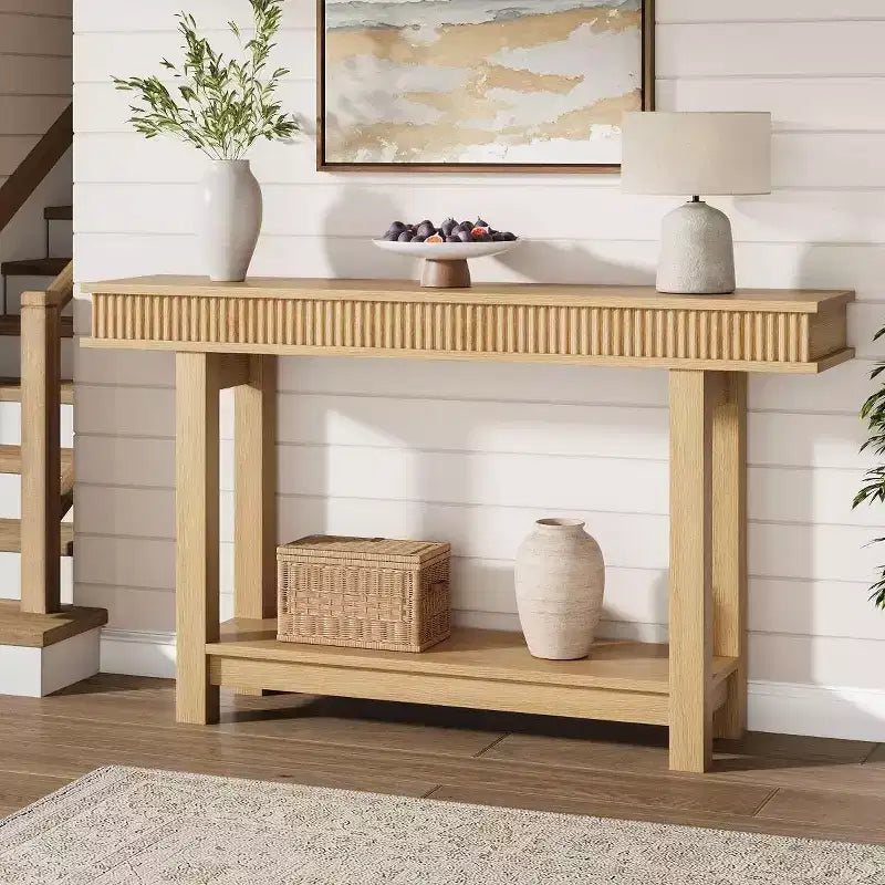 Geribbelde houten consoletafel in landelijke stijl, 2 niveaus met plankopbergruimte, rechthoekige smalle haltafel achter de bank voor hal, gang of woonkamer