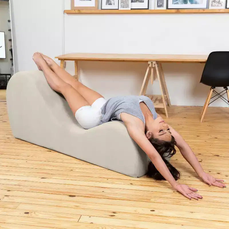 Avana elegáns heverő jógához – az USA-ban készült – kiváló nyújtáshoz, relaxációhoz, testmozgáshoz és még sok máshoz, 60D x 18W x 26H hüvelyk, világosszürke