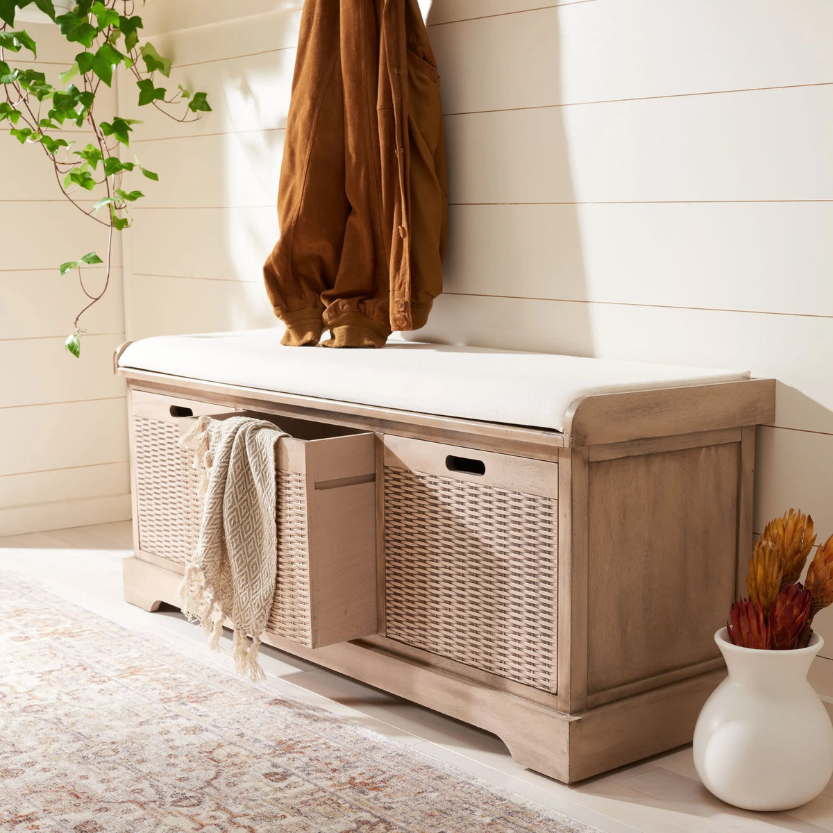 SAFAVIEH Fiorello minderli, 3 çekmeceli depolama pufu - 47.3 W x 15 L x 19 H - 47Wx15Dx19H