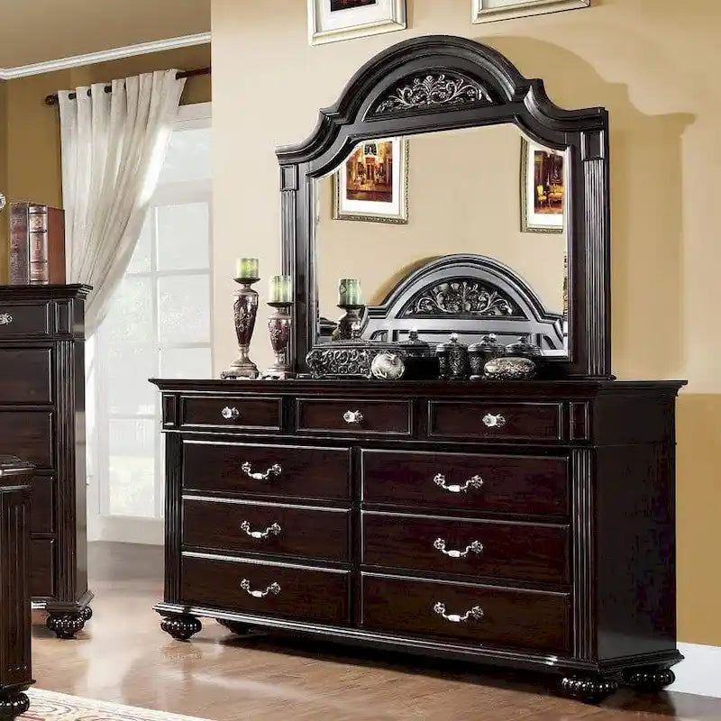 Vame hagyományos, 2 részes, 9 fiókos komód- és tükörgarnitúra a Furniture of America-tól