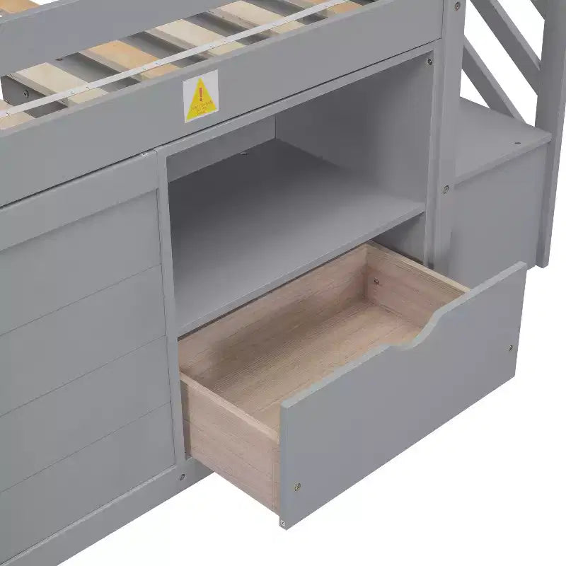 94,6L x 42,3B bed van massief hout in eenpersoonsformaat, laag hoogslaperbed met trap, lade en plank, modern en strak ontwerp